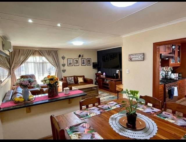 3 BEDROOM HOUSE FOR SALE IN SUIDHEUWEL